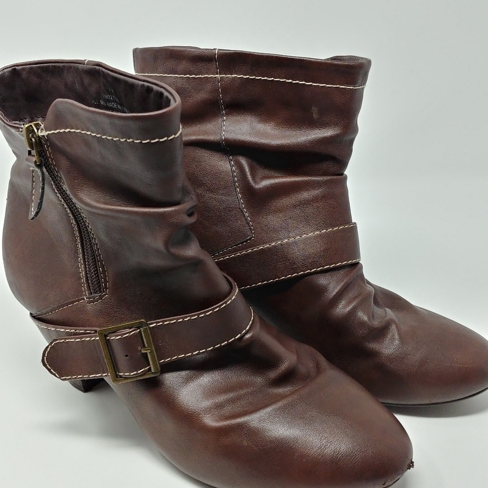 Brown chunky heel slouchy ankle boot.  Size 10W.